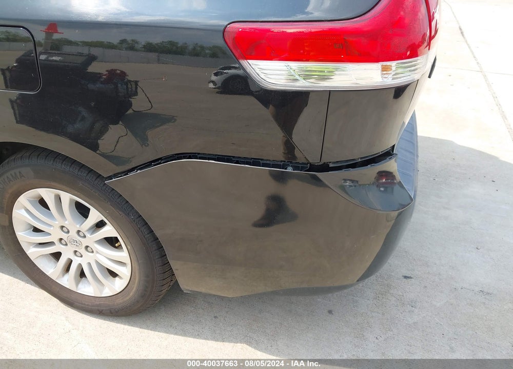 2013 TOYOTA SIENNA XLE V6 8 PASSENGER VIN: 5TDYK3DC9DS303235