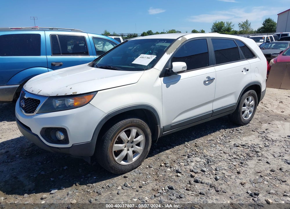 2013 KIA SORENTO LX VIN: 5XYKT4A17DG385989