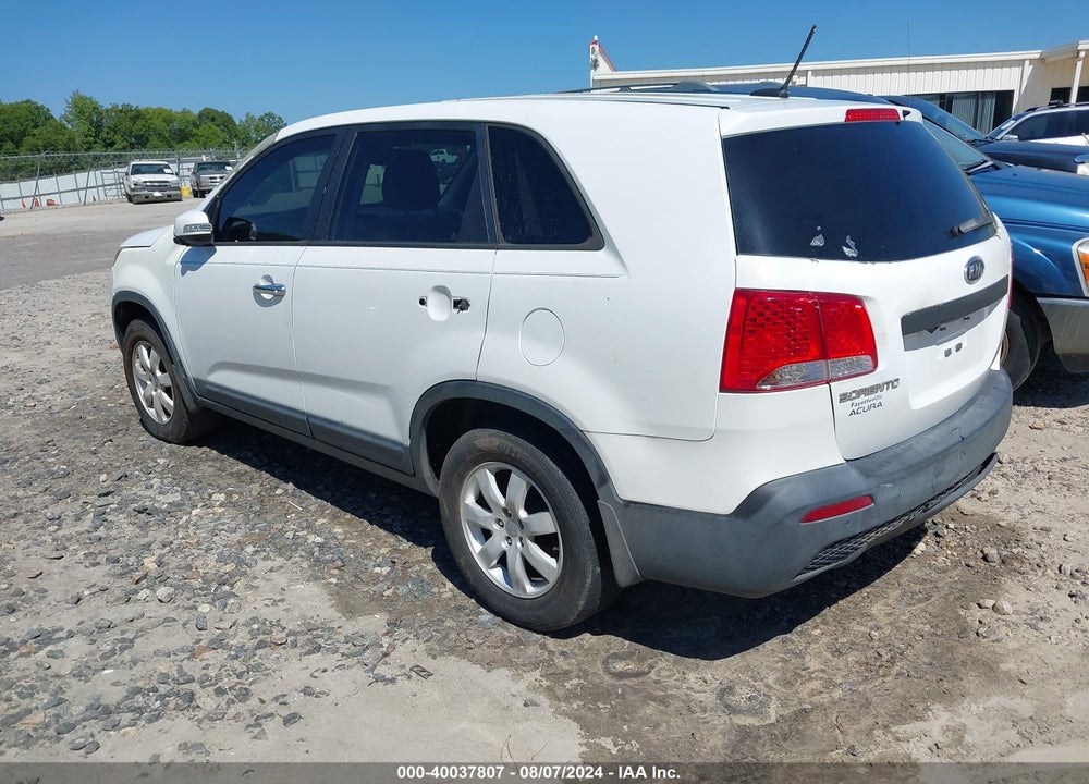 2013 KIA SORENTO LX VIN: 5XYKT4A17DG385989