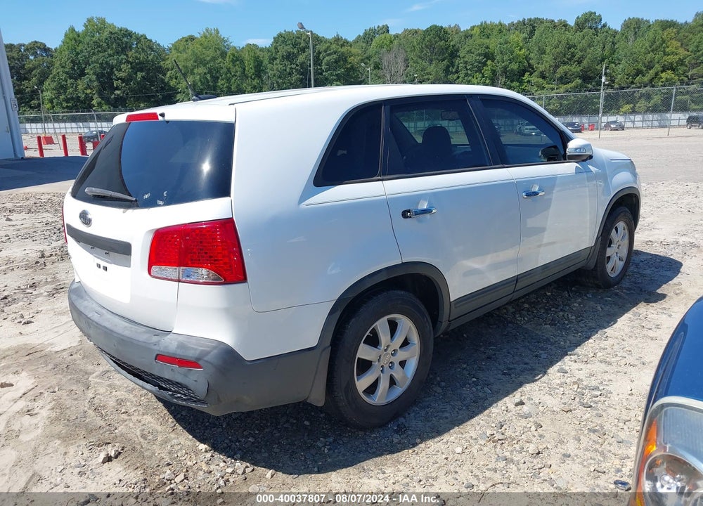2013 KIA SORENTO LX VIN: 5XYKT4A17DG385989
