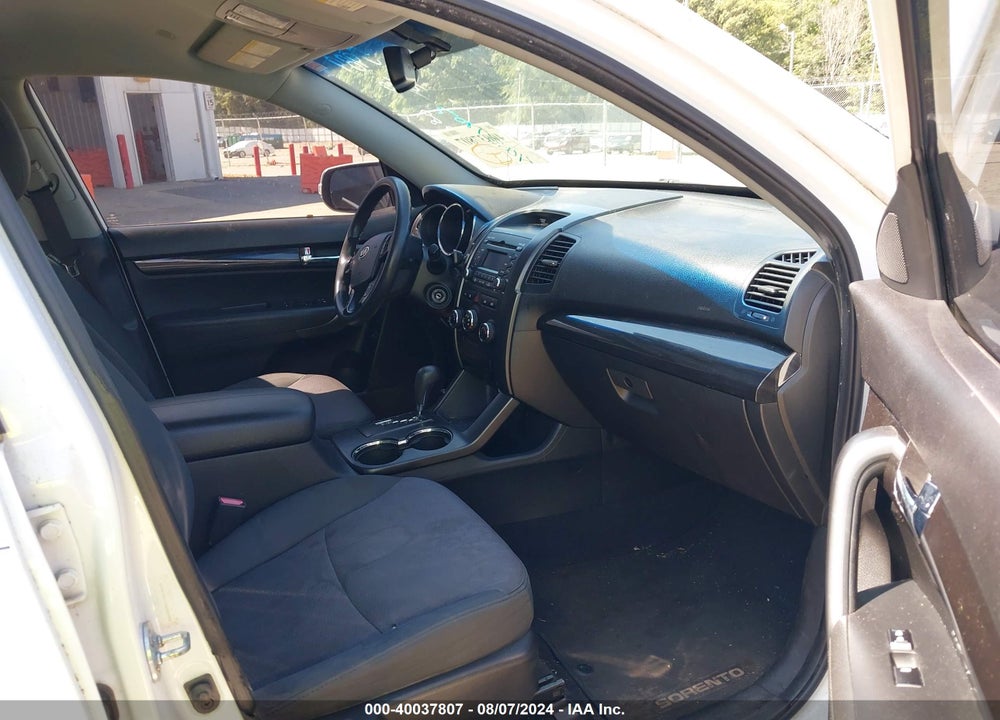 2013 KIA SORENTO LX VIN: 5XYKT4A17DG385989