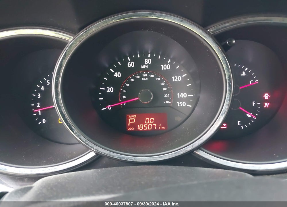 2013 KIA SORENTO LX VIN: 5XYKT4A17DG385989