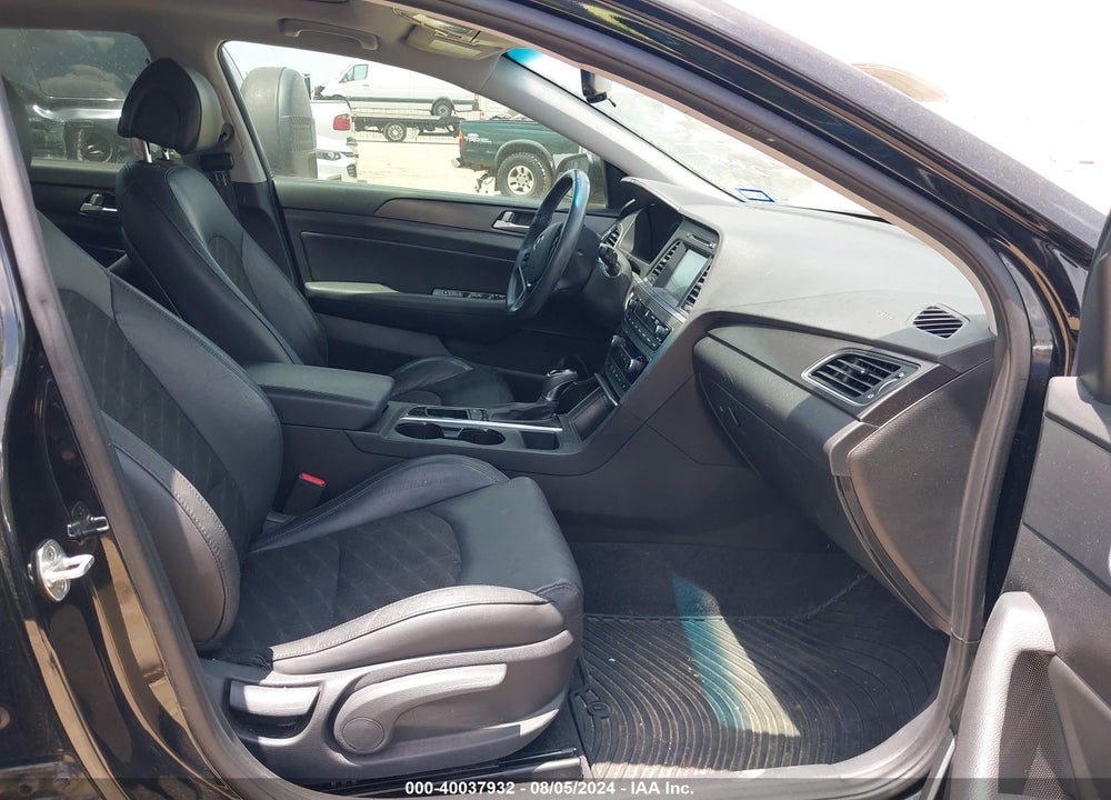 2017 HYUNDAI SONATA SPORT VIN: 5NPE34AF0HH573180