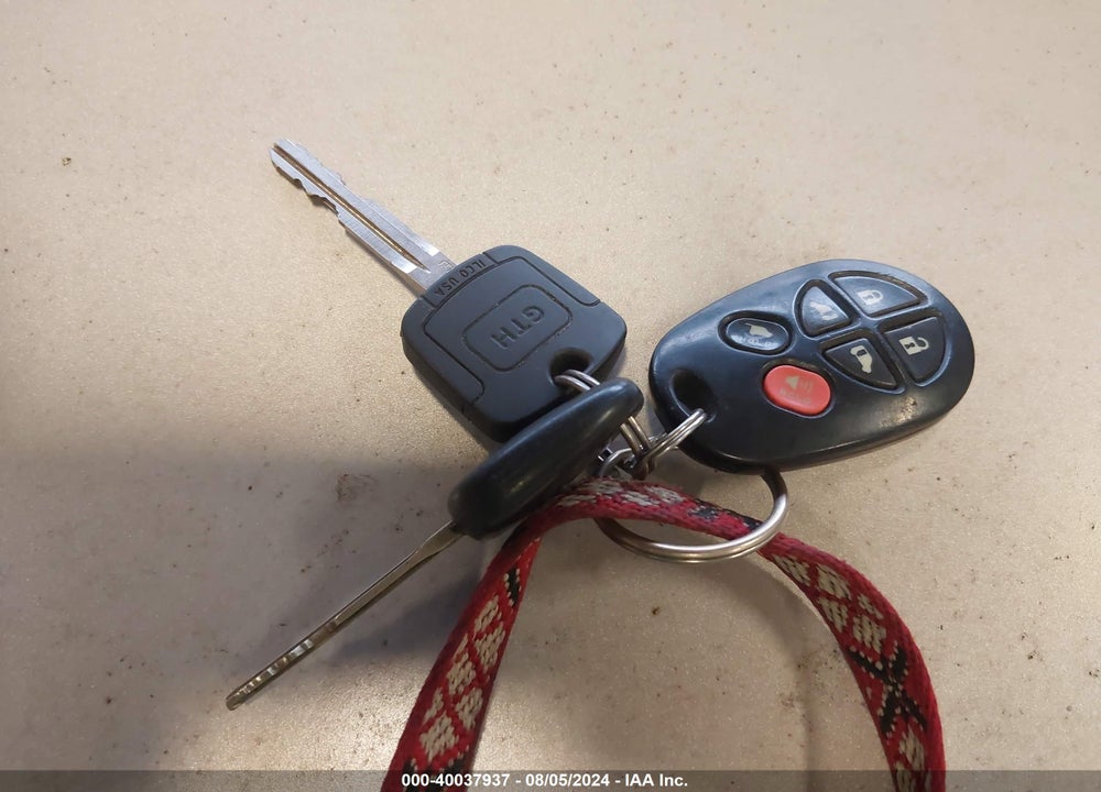 2008 TOYOTA SIENNA XLE VIN: 5TDBK22C18S017467