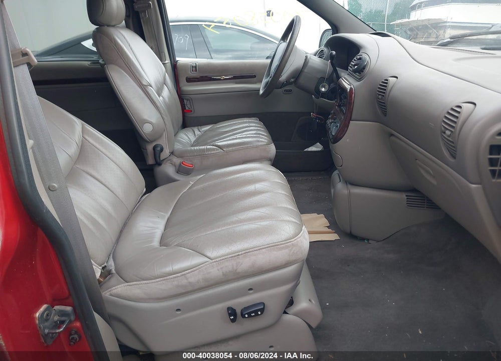 2000 CHRYSLER TOWN & COUNTRY LIMITED VIN: 1C4GP64LXYB661679