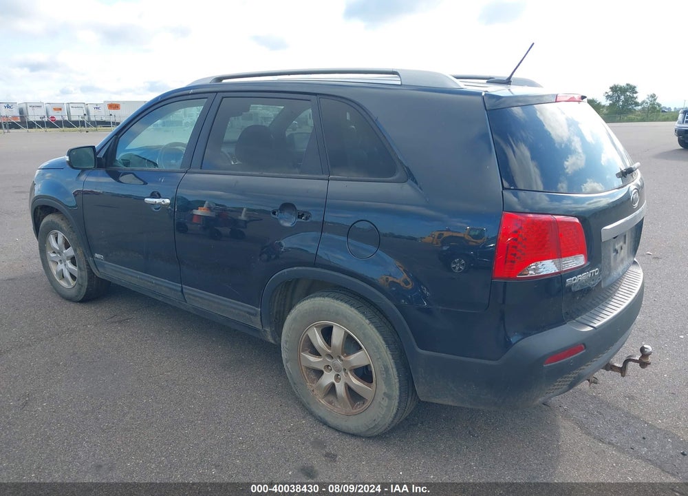 2013 KIA SORENTO LX VIN: 5XYKTCA63DG352171