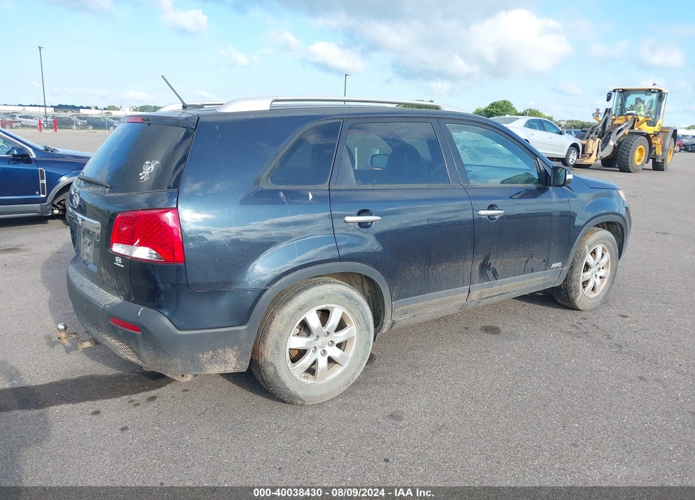 2013 KIA SORENTO LX VIN: 5XYKTCA63DG352171
