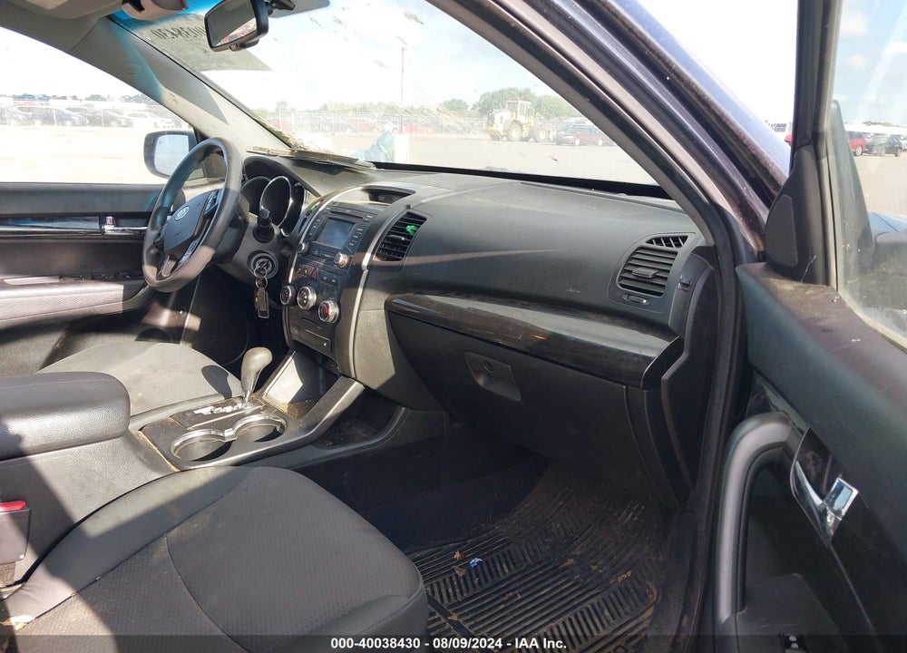 2013 KIA SORENTO LX VIN: 5XYKTCA63DG352171