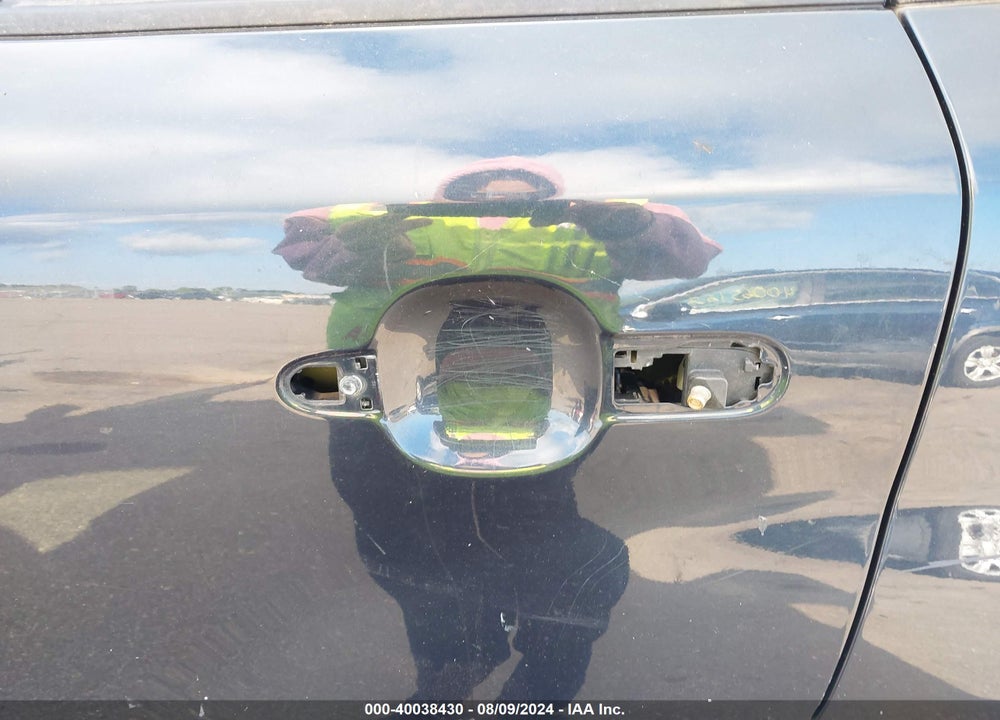 2013 KIA SORENTO LX VIN: 5XYKTCA63DG352171