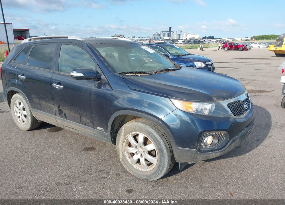 2013 KIA SORENTO LX VIN: 5XYKTCA63DG352171