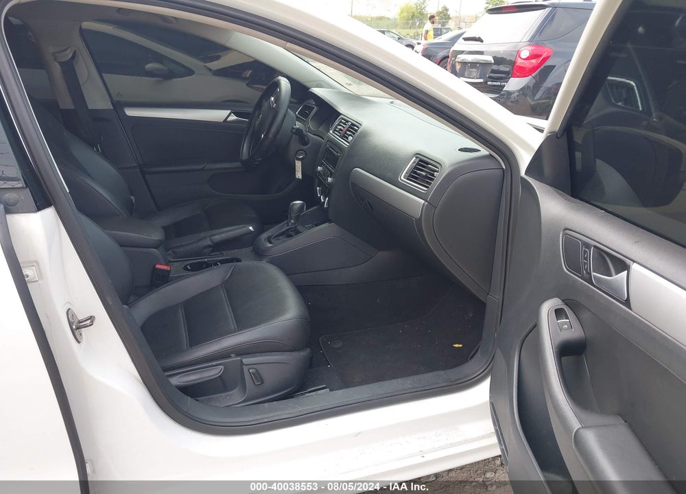 2014 VOLKSWAGEN JETTA 1.8T SE VIN: 3VWD17AJ4EM370285