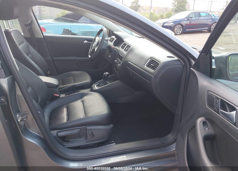 2014 VOLKSWAGEN JETTA 1.8T SE VIN: 3VWD17AJ8EM312082