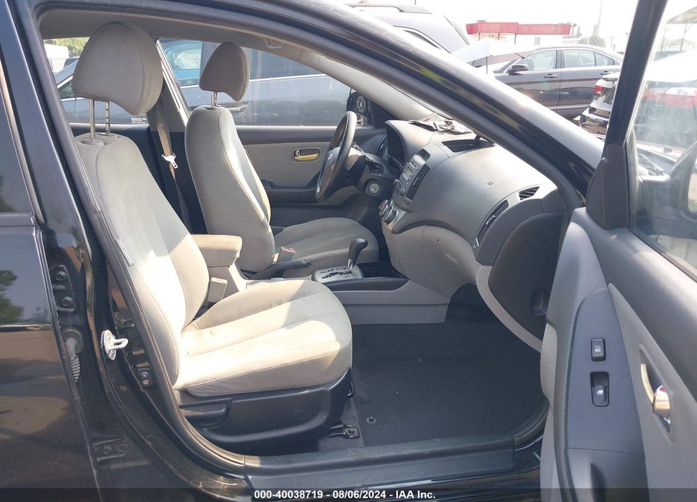 2010 HYUNDAI ELANTRA VIN: KMHDU4AD1AU940957