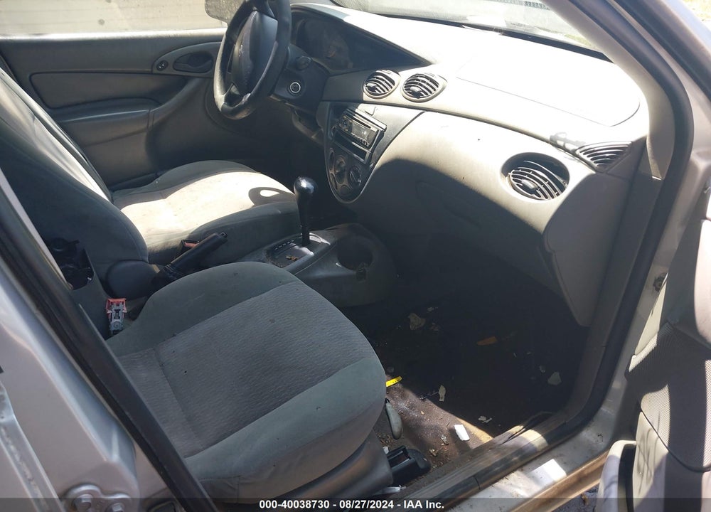 2000 FORD FOCUS SE VIN: 1FAFP34P7YW105101