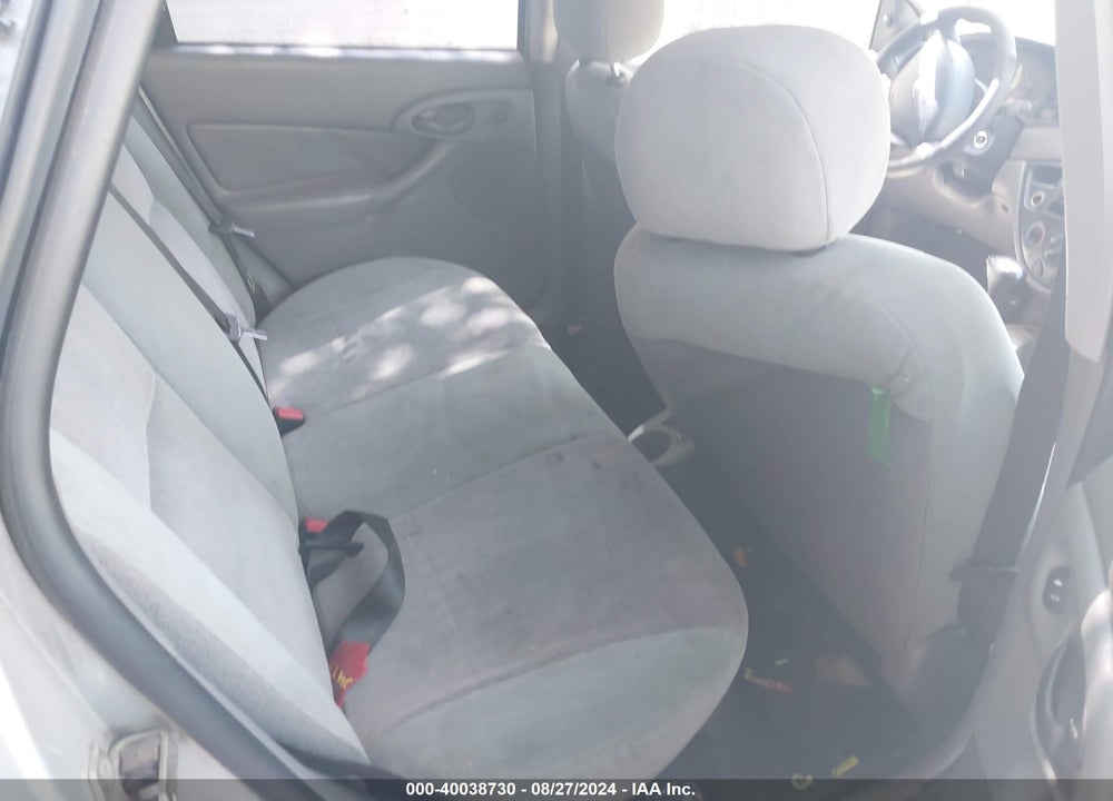 2000 FORD FOCUS SE VIN: 1FAFP34P7YW105101