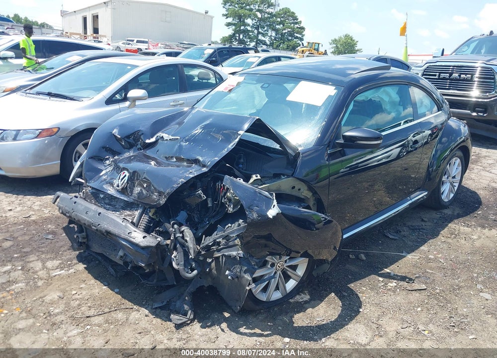 2018 VOLKSWAGEN BEETLE 2.0T SE VIN: 3VWJD7AT3JM711388