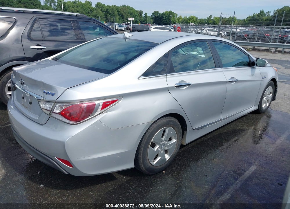 2012 HYUNDAI SONATA HYBRID VIN: KMHEC4A44CA028612