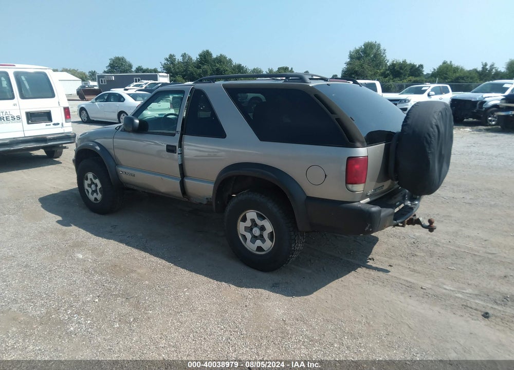 2001 CHEVROLET BLAZER LS VIN: 1GNCT18W11K122138