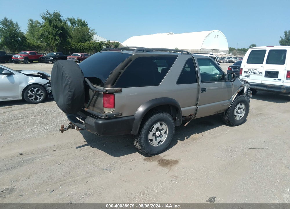 2001 CHEVROLET BLAZER LS VIN: 1GNCT18W11K122138