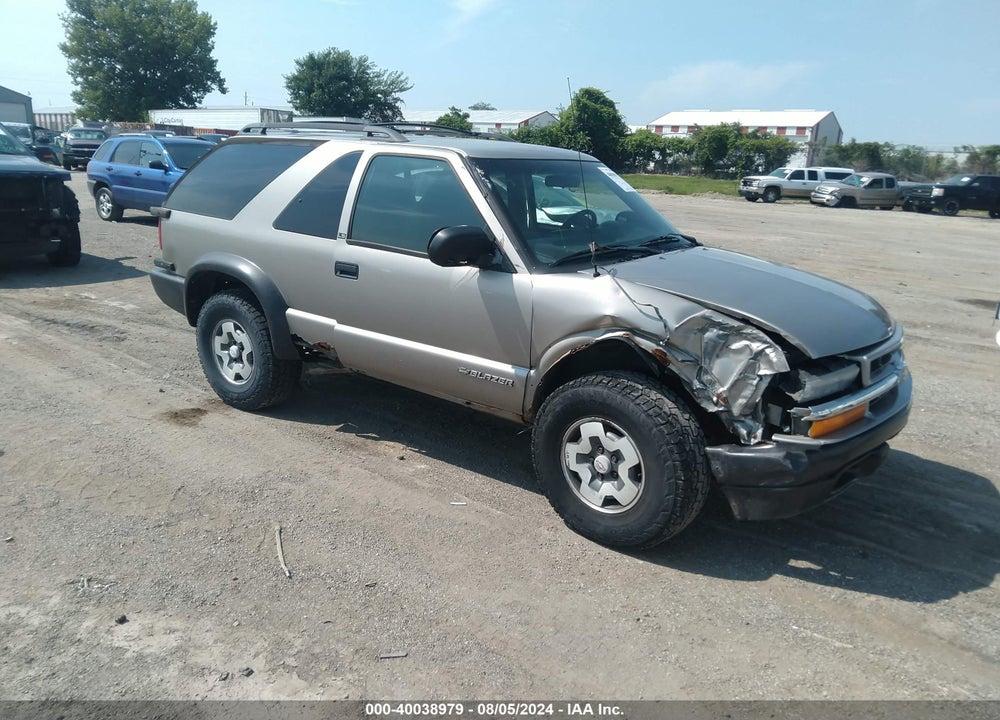 2001 CHEVROLET BLAZER LS VIN: 1GNCT18W11K122138