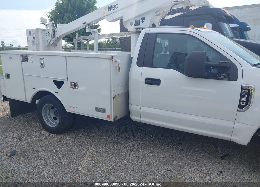 2019 FORD F-350 CHASSIS XL VIN: 1FDRF3G63KEC42140