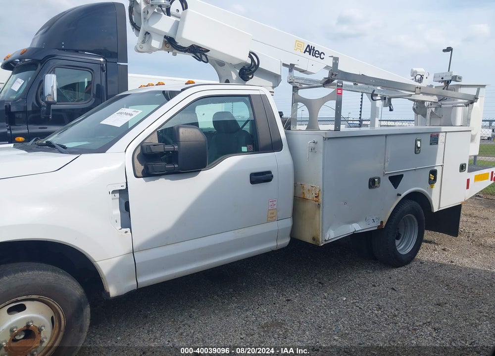 2019 FORD F-350 CHASSIS XL VIN: 1FDRF3G63KEC42140