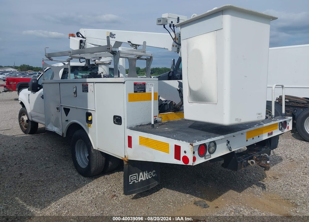 2019 FORD F-350 CHASSIS XL VIN: 1FDRF3G63KEC42140