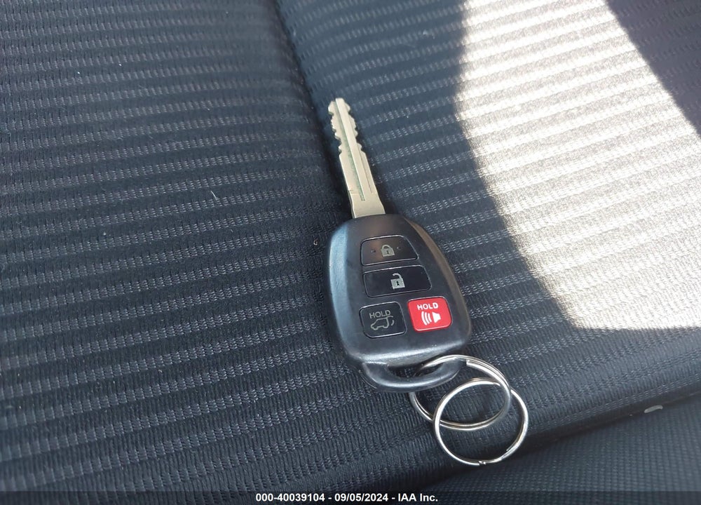 2017 TOYOTA RAV4 LE VIN: 2T3BFREV5HW690612