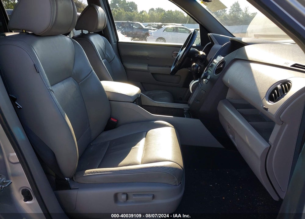 2010 HONDA PILOT EX-L VIN: 5FNYF4H61AB004708