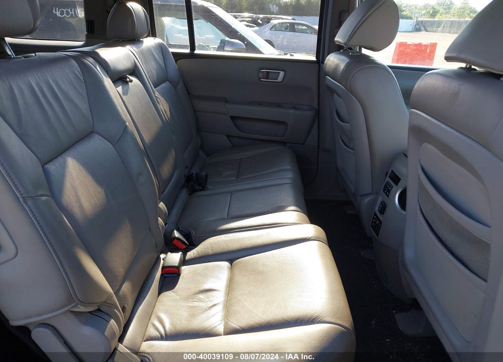 2010 HONDA PILOT EX-L VIN: 5FNYF4H61AB004708
