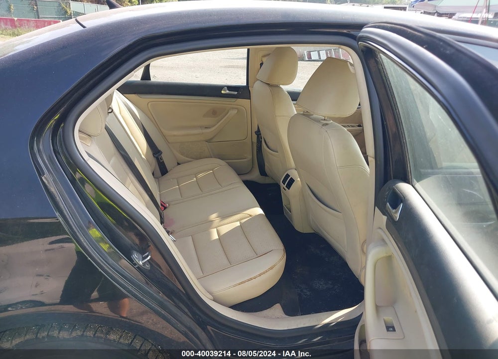 2010 VOLKSWAGEN JETTA LIMITED EDITION VIN: 3VWRZ7AJ1AM164706