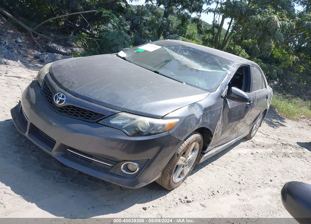 2013 TOYOTA CAMRY SE VIN: 4T1BF1FK8DU637606