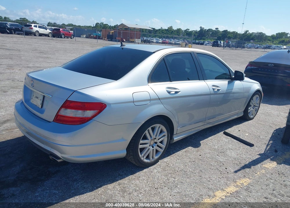 2009 MERCEDES-BENZ C 300 LUXURY/SPORT VIN: WDDGF54X49R067913