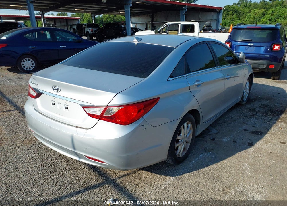 2013 HYUNDAI SONATA GLS VIN: 5NPEB4AC3DH623718