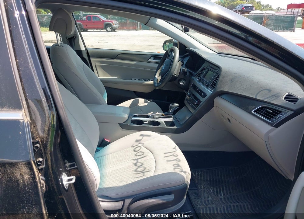 2015 HYUNDAI SONATA VIN: 5NPE34AF5FH225582