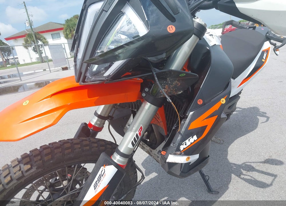 2021 KTM 890 ADVENTURE R VIN: VBKTR640XMM822530