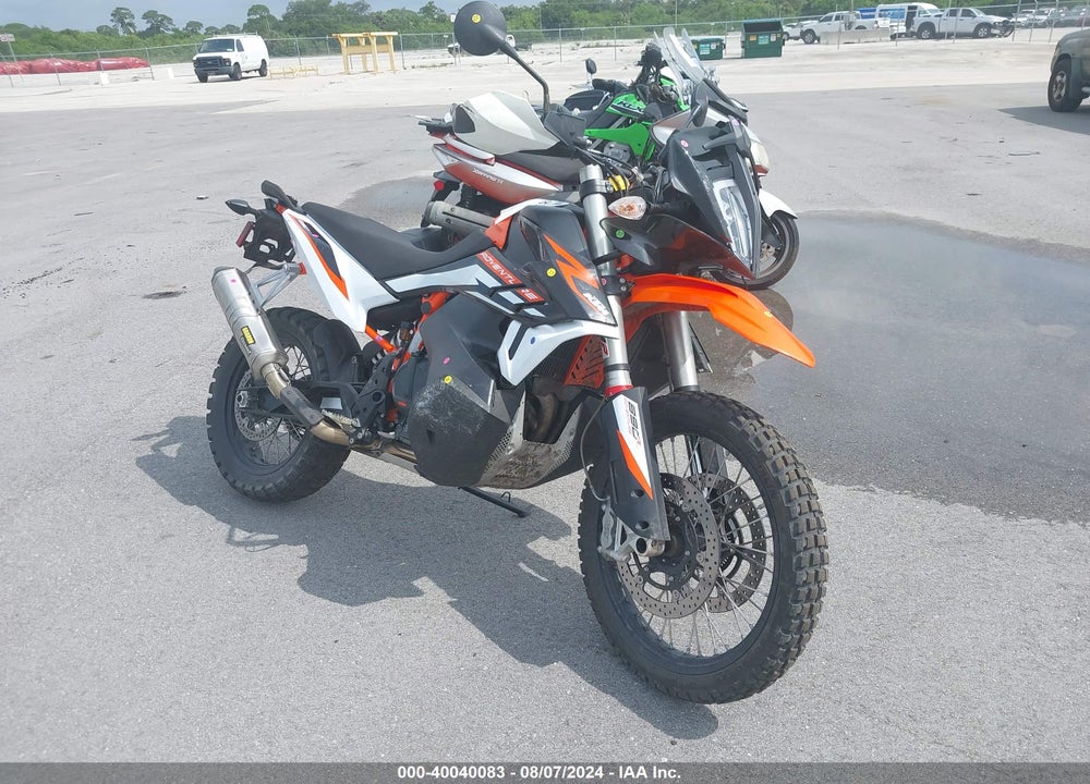 2021 KTM 890 ADVENTURE R VIN: VBKTR640XMM822530