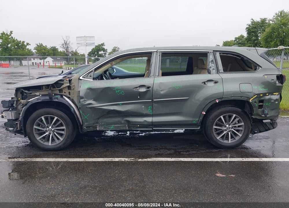 2018 TOYOTA HIGHLANDER XLE VIN: 5TDJZRFH6JS879255
