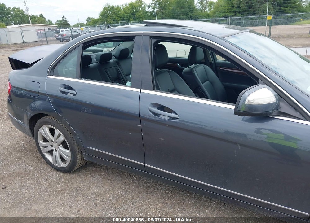 2009 MERCEDES-BENZ C 300 LUXURY/SPORT VIN: WDDGF54X29R042590
