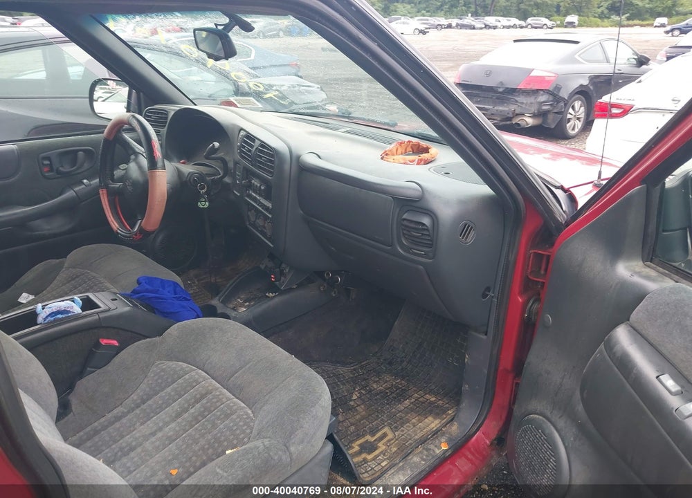 2002 CHEVROLET S-10 LS VIN: 1GCCT19W228106696