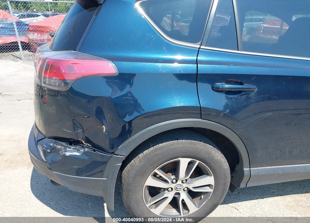 2018 TOYOTA RAV4 XLE VIN: JTMRFREV6JJ726391
