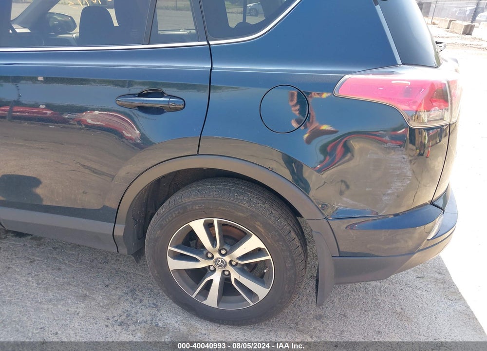 2018 TOYOTA RAV4 XLE VIN: JTMRFREV6JJ726391