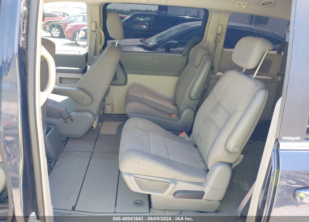 2009 CHRYSLER TOWN & COUNTRY LX VIN: 2A8HR44E09R516408