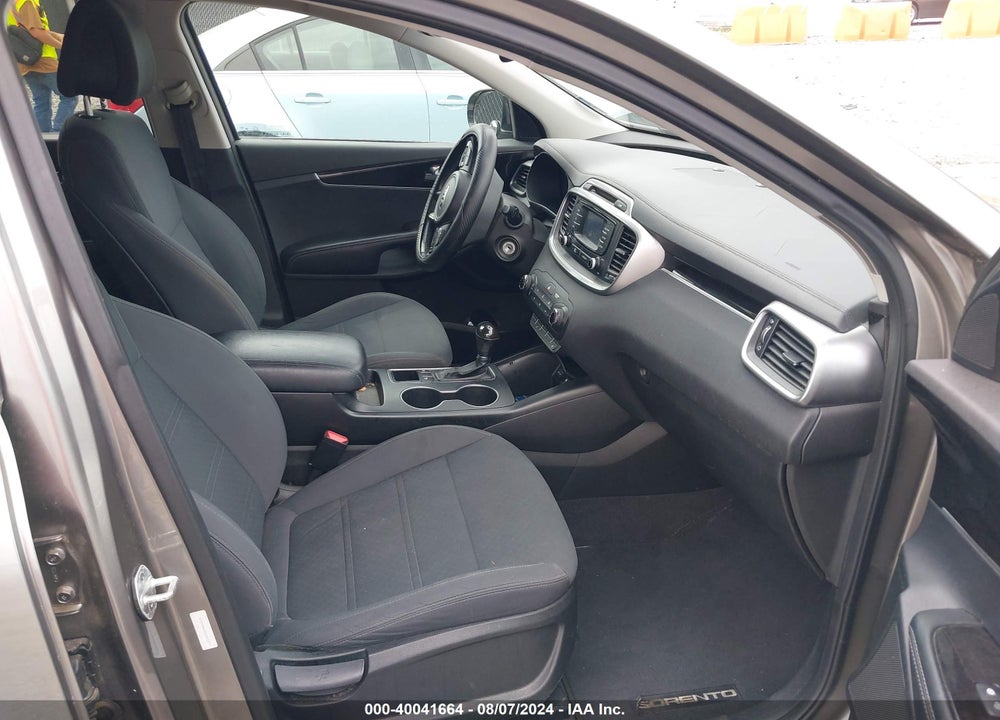 2016 KIA SORENTO 2.4L LX VIN: 5XYPG4A3XGG063377