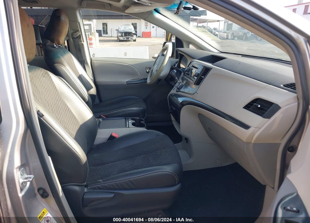 2011 TOYOTA SIENNA SE VIN: 5TDXK3DCXBS031920