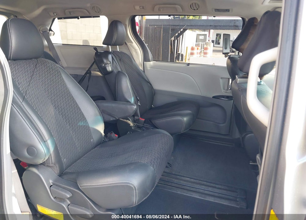 2011 TOYOTA SIENNA SE VIN: 5TDXK3DCXBS031920