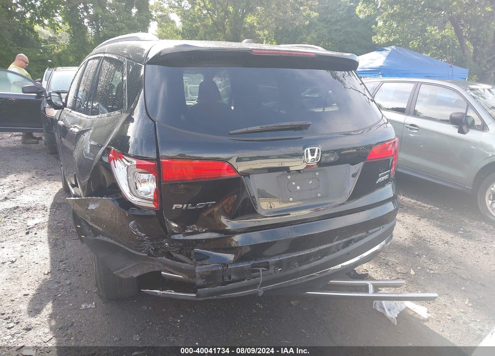 2017 HONDA PILOT TOURING VIN: 5FNYF6H90HB065189