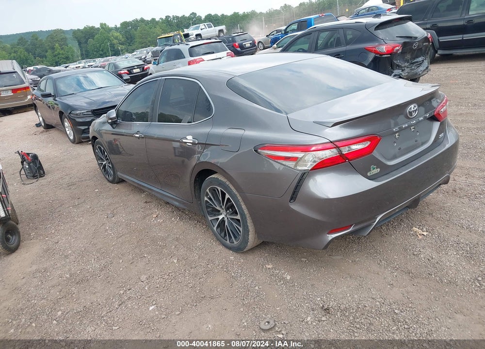 2018 TOYOTA CAMRY SE VIN: 4T1B11HK9JU073195