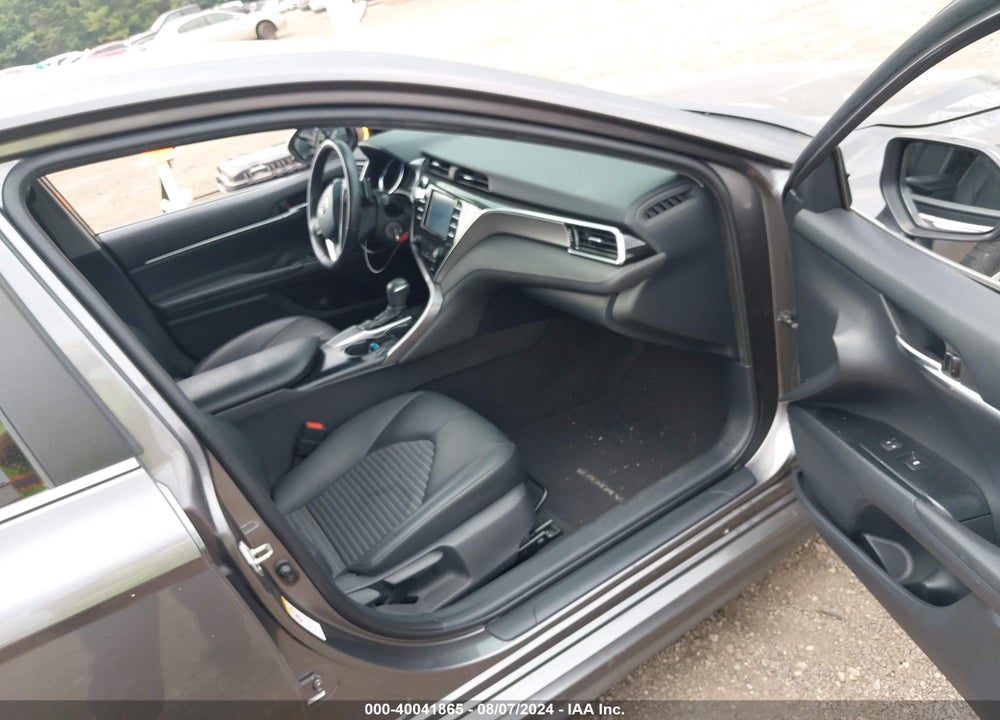 2018 TOYOTA CAMRY SE VIN: 4T1B11HK9JU073195