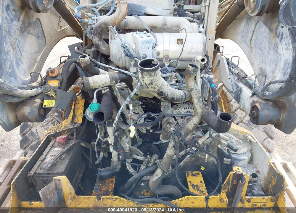 2018 JOHN DEERE 330G VIN: 1T0330GKHHF319281